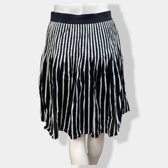 Maeve Anthropologie Remy Black & White Striped Pleated Mini Skirt Size 8 - Picture 3 of 5